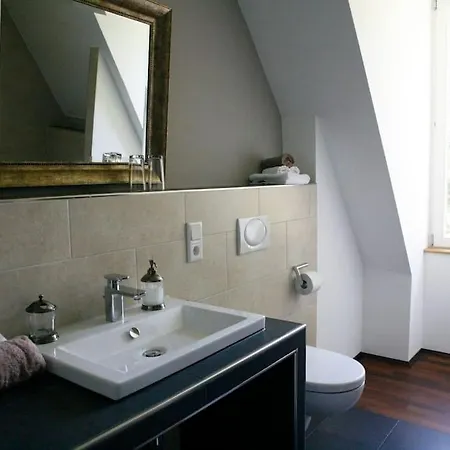 Haus Keppelborg: Zi Ferdinand Mit Rosengartenblick *