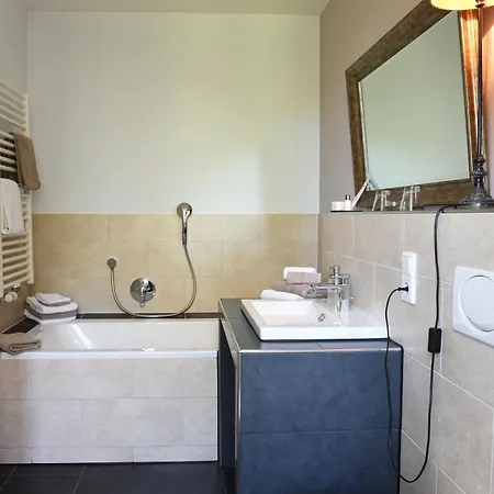 Haus Keppelborg: Zi Ferdinand Mit Rosengartenblick Апартаменты *