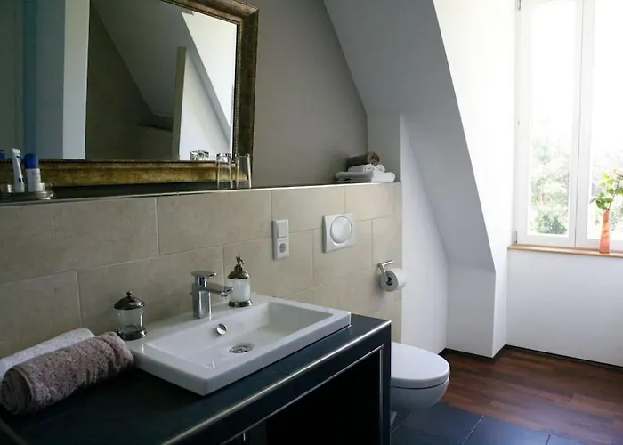 Haus Keppelborg: Zi Ferdinand Mit Rosengartenblick *