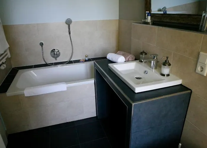 Haus Keppelborg: Zi Ferdinand Mit Rosengartenblick *