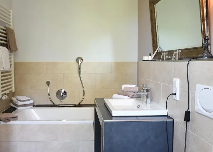 Haus Keppelborg: Zi Ferdinand Mit Rosengartenblick Lejlighed *